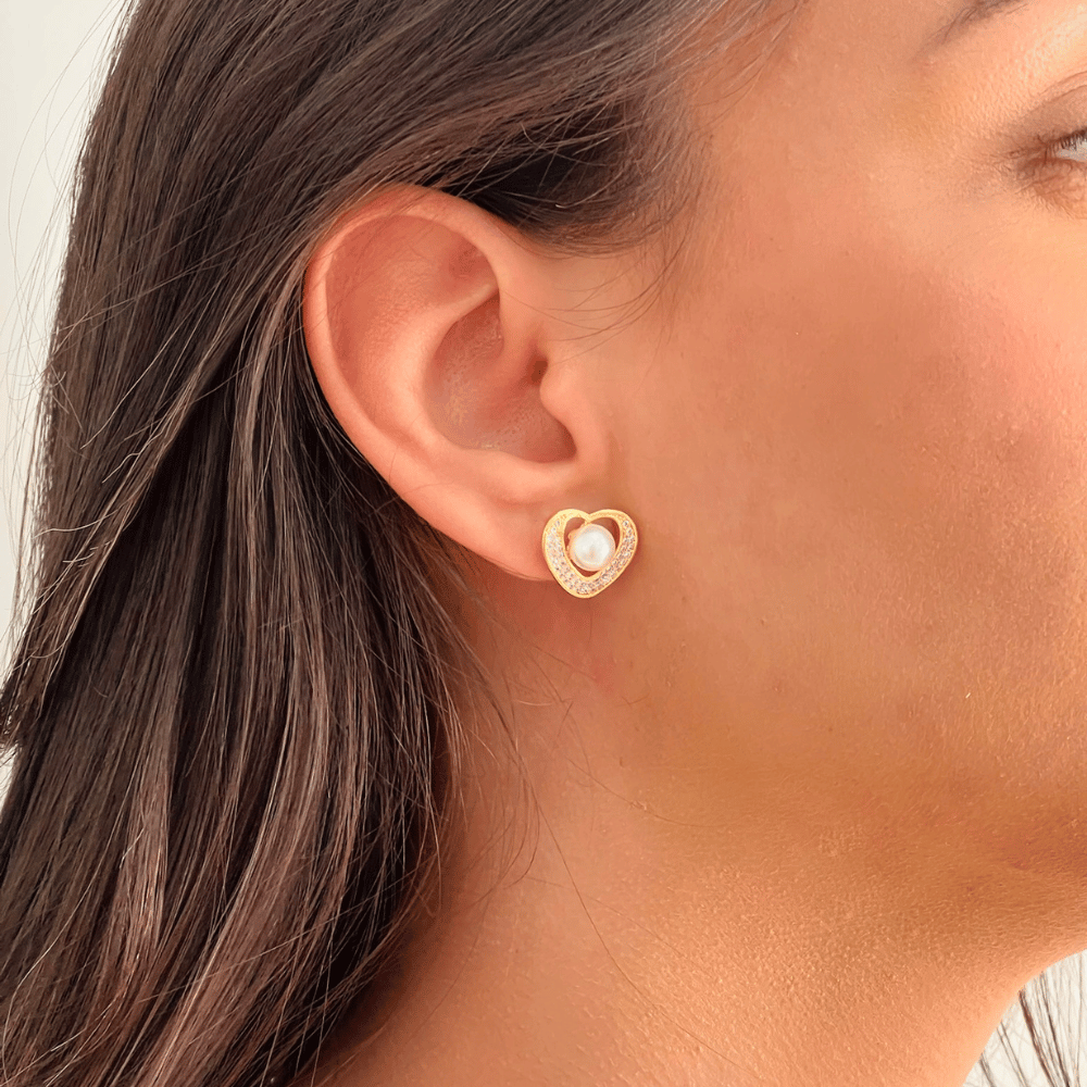 Brinco Coração 15mm Cravejado Zircônias e Pérola - Dourado