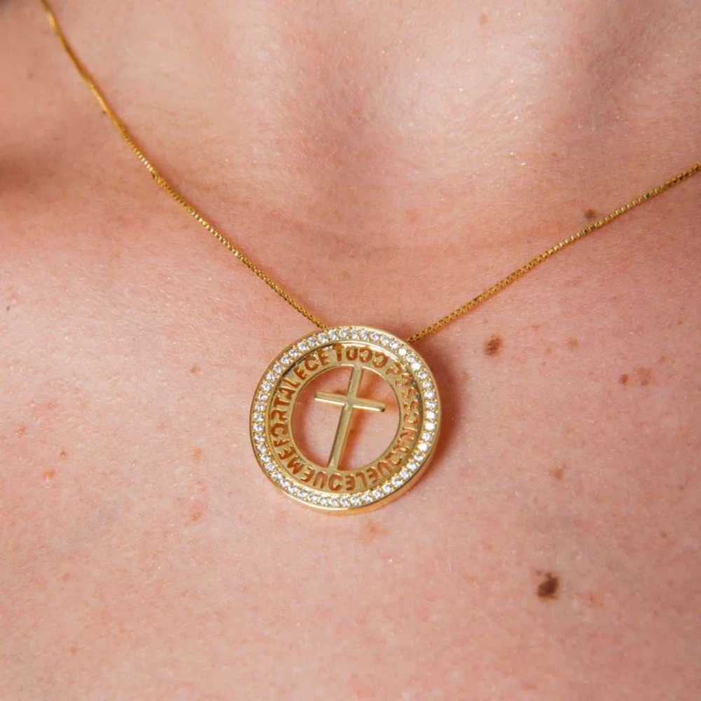 Colar Medalha Cruz Detalhes Em Zircônia - Dourado