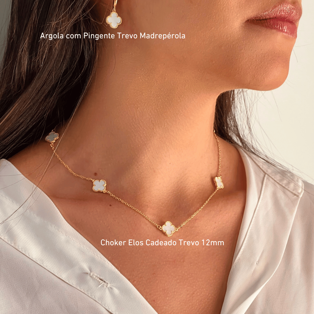 Brinco Argola Click Com Pingente Trevo Madre Pérola 12mm - Dourado